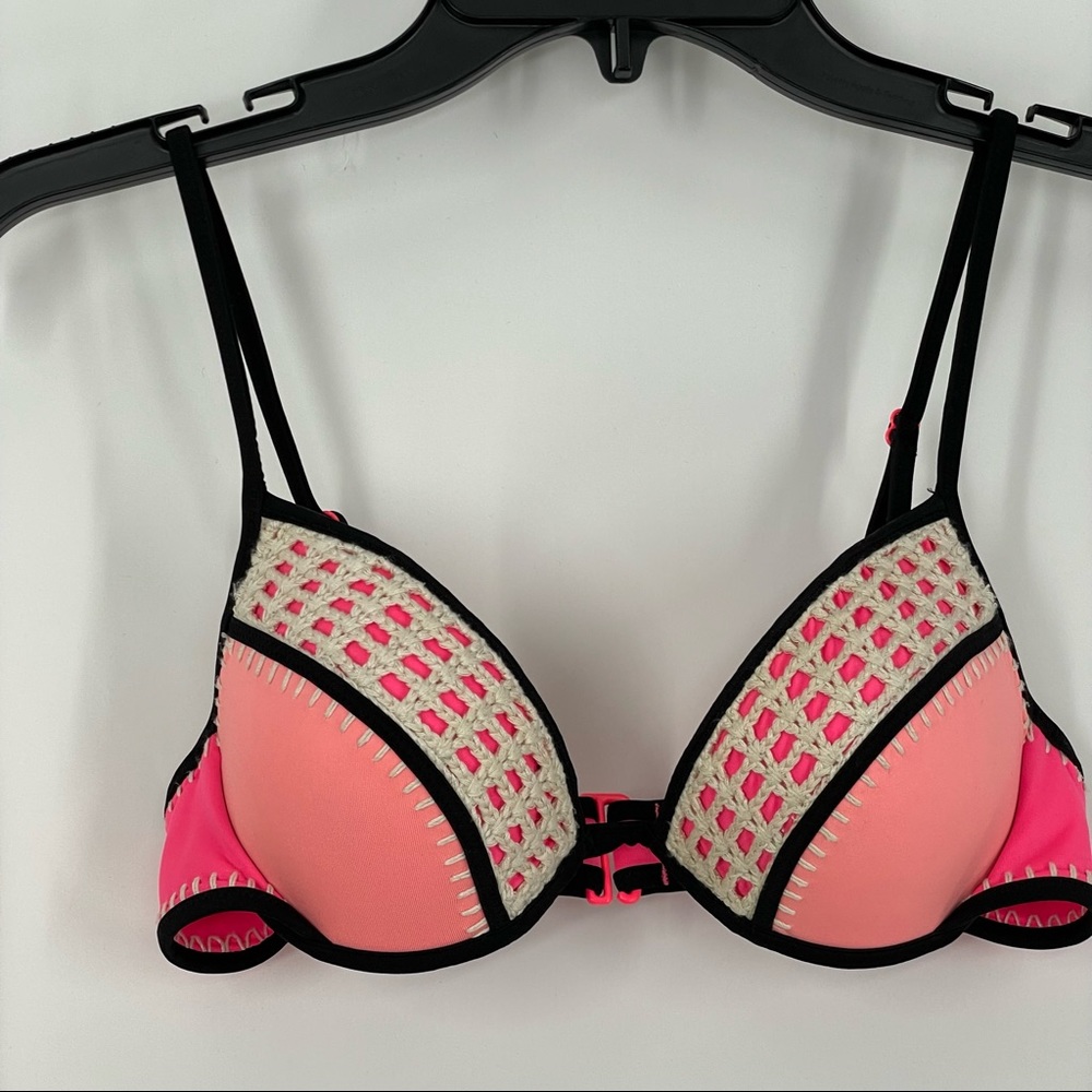 Victoria's Secret Coral Surf Crochet Bikini Top size 32B - Picture 7 of 7